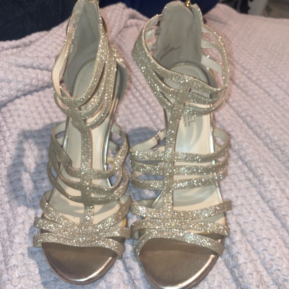 Very cute golden sparkles heels